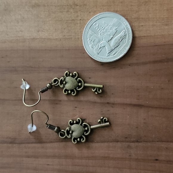 Vintage Key Earrings - Picture 1 of 1